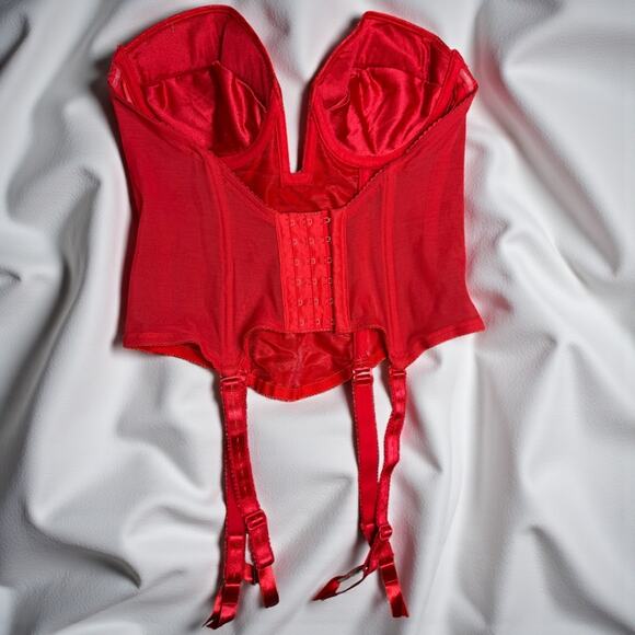 Beautiful NWT Red Lace Corset - Picture 3 of 3